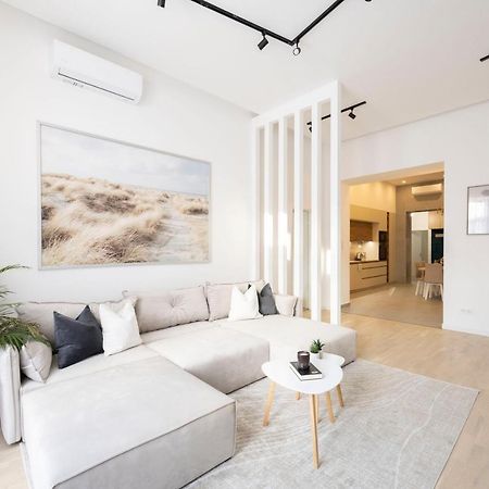 Luxurious & Spacious Central Residence With Balcony Budapest Bagian luar foto