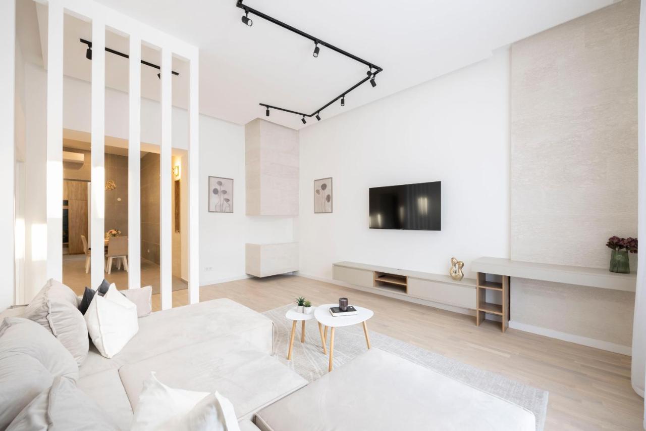 Luxurious & Spacious Central Residence With Balcony Budapest Bagian luar foto