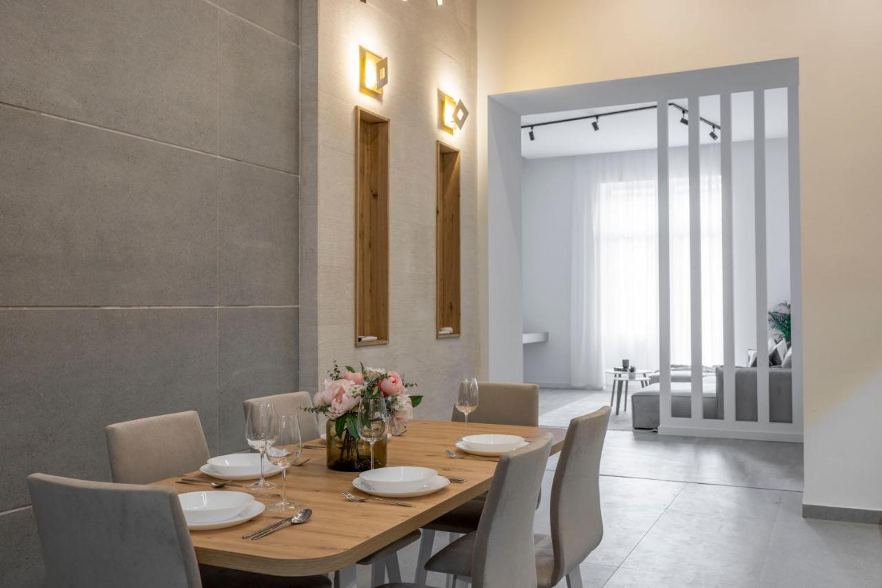 Luxurious & Spacious Central Residence With Balcony Budapest Bagian luar foto