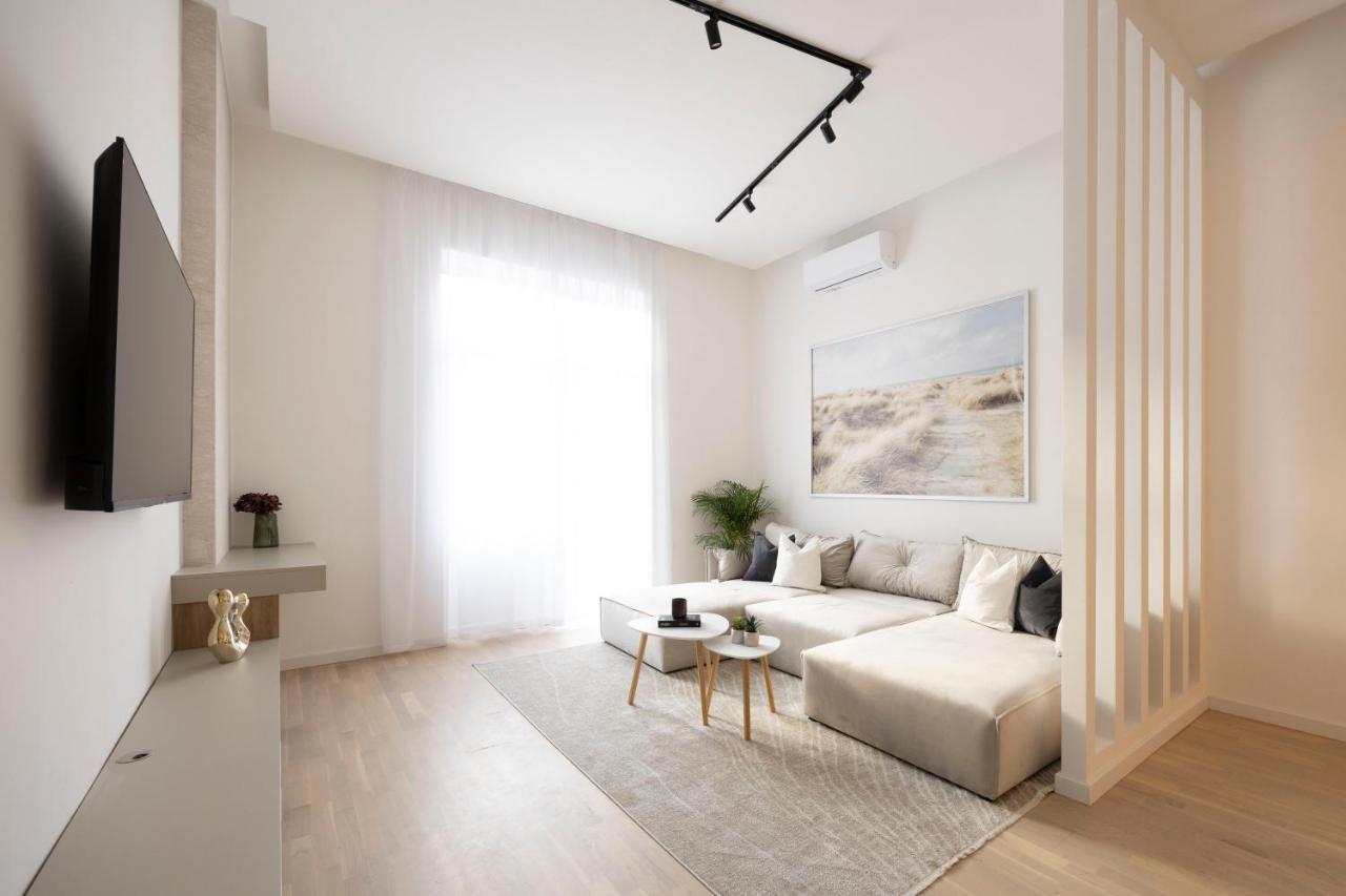 Luxurious & Spacious Central Residence With Balcony Budapest Bagian luar foto
