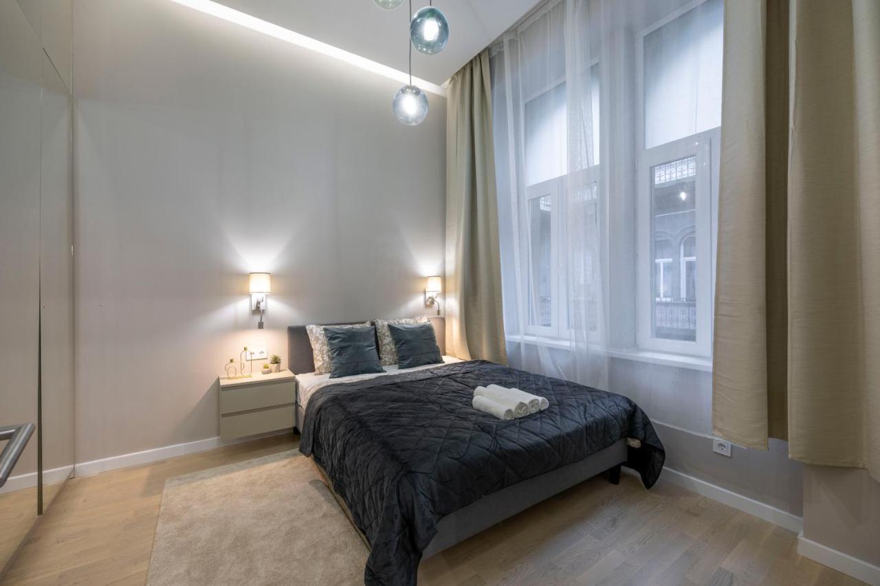 Luxurious & Spacious Central Residence With Balcony Budapest Bagian luar foto