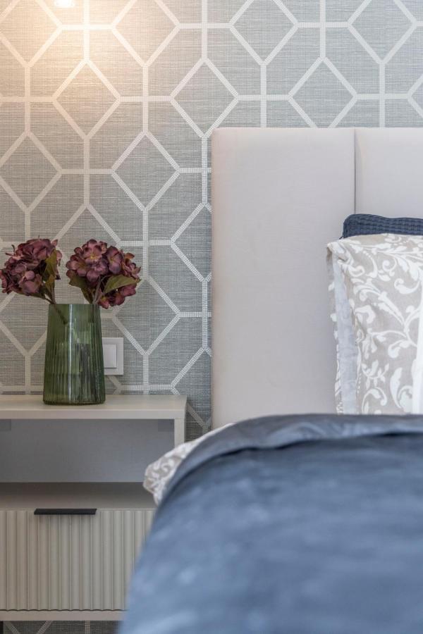 Luxurious & Spacious Central Residence With Balcony Budapest Bagian luar foto