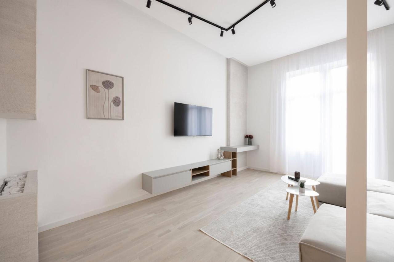Luxurious & Spacious Central Residence With Balcony Budapest Bagian luar foto