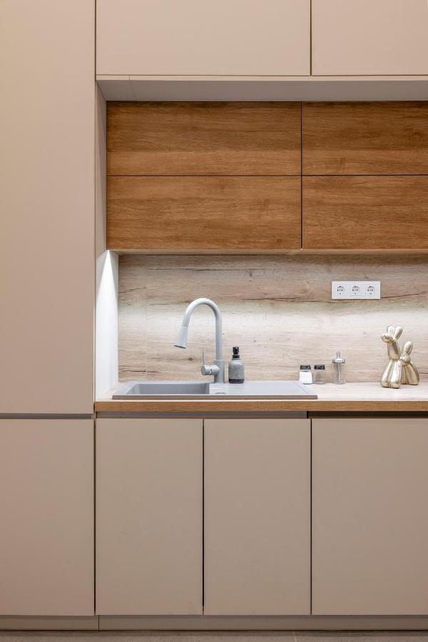 Luxurious & Spacious Central Residence With Balcony Budapest Bagian luar foto