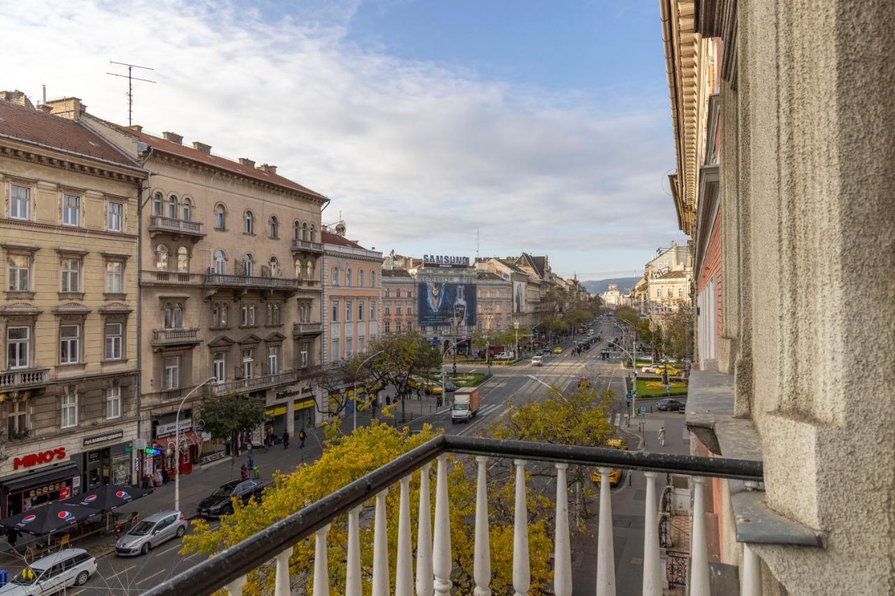 Luxurious & Spacious Central Residence With Balcony Budapest Bagian luar foto