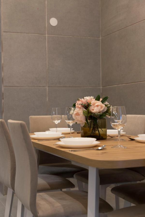 Luxurious & Spacious Central Residence With Balcony Budapest Bagian luar foto