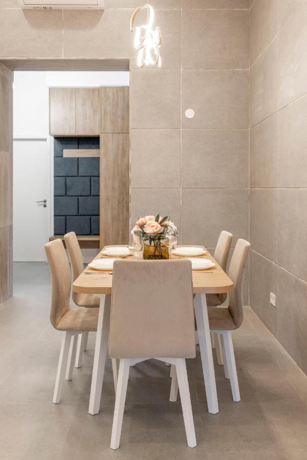 Luxurious & Spacious Central Residence With Balcony Budapest Bagian luar foto
