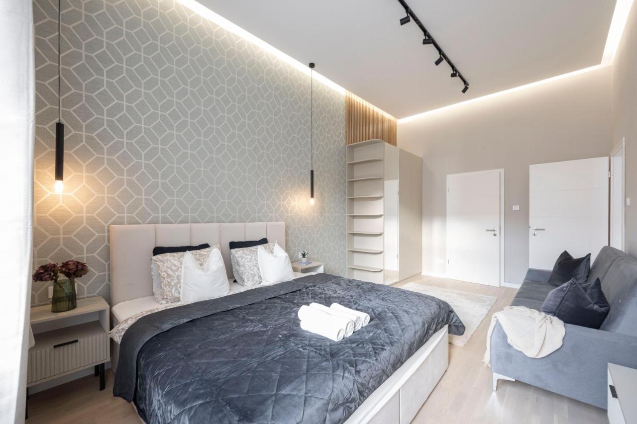 Luxurious & Spacious Central Residence With Balcony Budapest Bagian luar foto