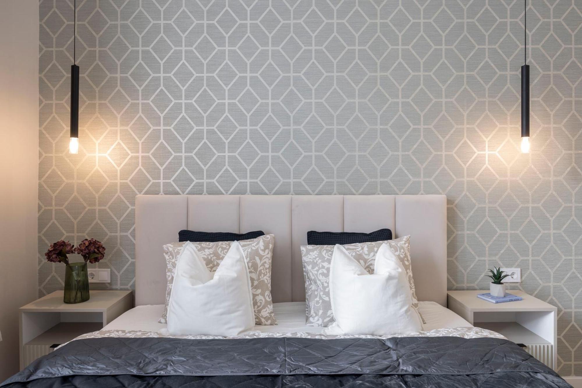 Luxurious & Spacious Central Residence With Balcony Budapest Bagian luar foto